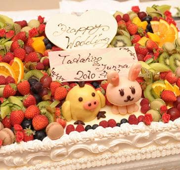 デザートは店舗専任のパティシエが全て手作りでご提供いたいます。
お客様だけのオリジナルデザートも作成可能です。