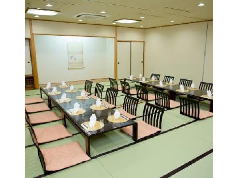 【和宴会場　さつき】
スペース　35畳　面積62㎡
（最大）40名