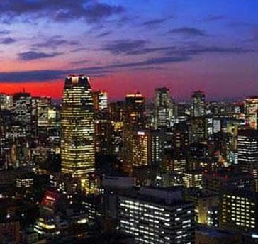 天王寺を見渡すハルカス14Fのカフェ＆ダイニング。魅力は圧倒的なパノラマビュー。都会の喧騒を忘れ、のんびりとした優しい時間が流れる空間でパーティが楽しめる♪