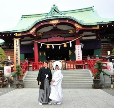 菅原道真公を祀る亀戸天神社。道真公は奥方とと仲睦まじく「夫婦の艦」とたたえられ、奥方は「子宝・安産」を守護し、お導き下さる神様としてあがめられています。