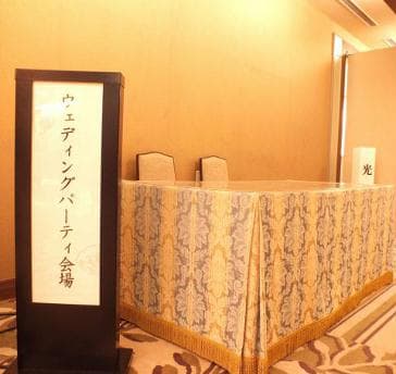 ウェディングパーティ用の受付。看板も用意させていただきます。