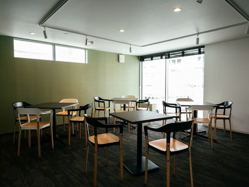 シンプルで落ち着いた雰囲気の店内。
貸切対応も可能です。