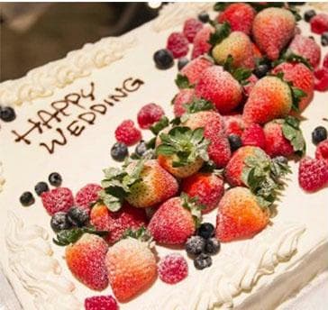 ウエディングケーキはオーダーメイドも可能。ふたりだけデザインがカタチになる☆