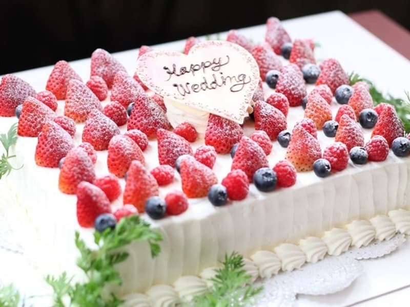 【料理一例】
パティシエ特製ウェディングケーキ♪