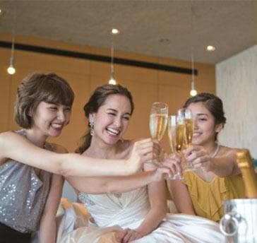 全会場、明石海峡の絶景を臨むロケーション。親しいご友人と、気兼ねなく過ごす幸せな時間。一生の思い出にセトレでの二次会を。
