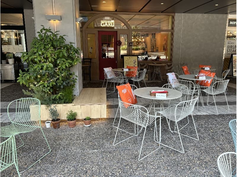 店舗外観（カラヤン広場側より）
貸切のご利用ではテラス席まで全てお使いいただけます