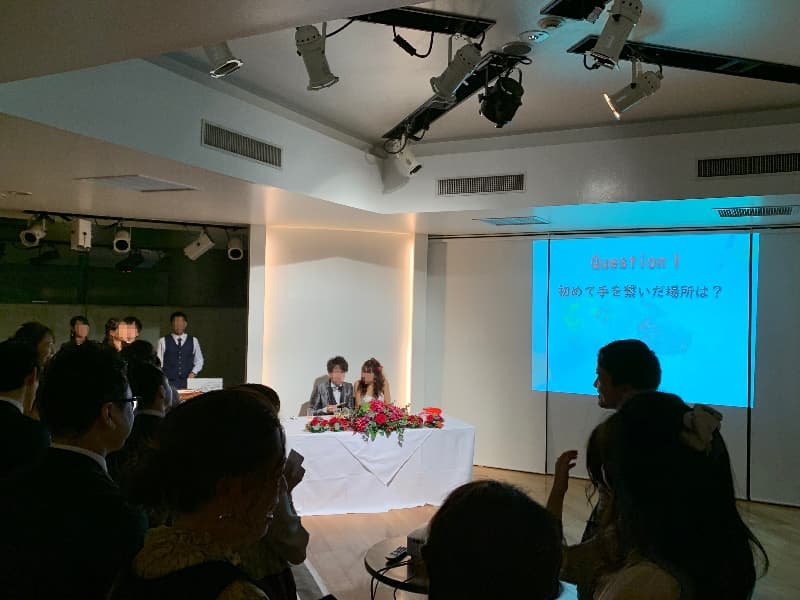 プロジェクターや各種音響設備も完備。