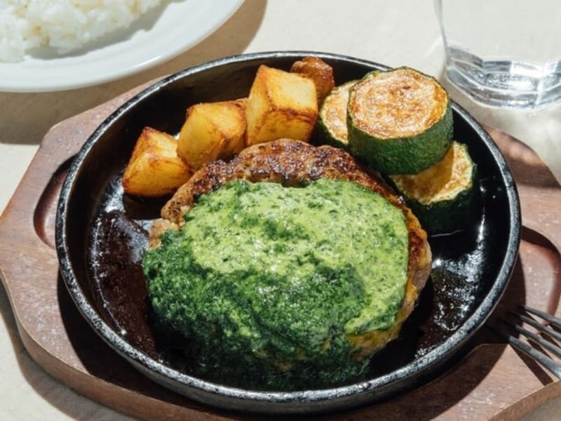 自家製ハンバーグ　ライスorパン　サラダ付き