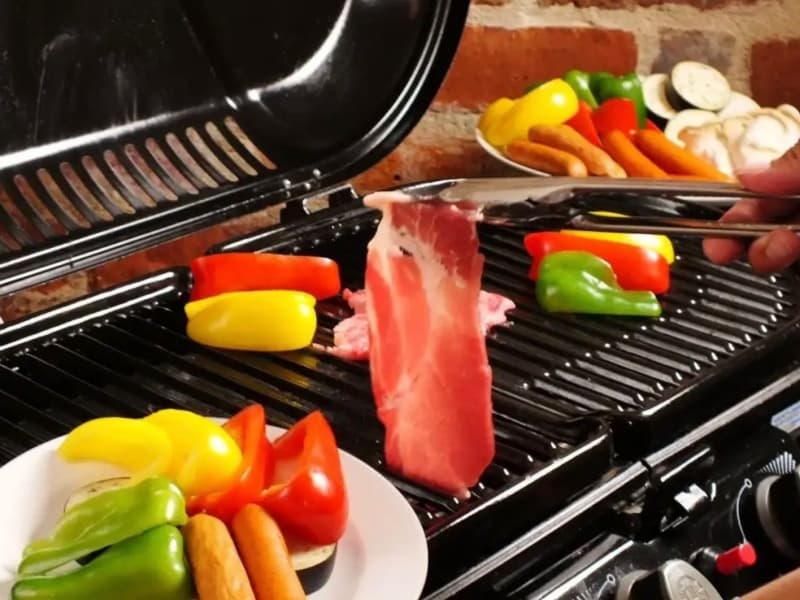 【大人気の貸切・室内BBQプラン 】
デバージではなんと室内でバーベキューが楽しめるプランをご用意!夜でも雨でも冬でも一年中バーベキューが楽しめます!もちろん食材も道具も全部込み!みんなで良い肉を食べて盛り上がろう!!