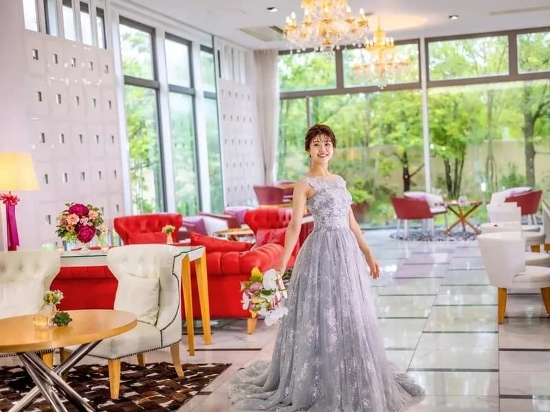 メゾン・ド・フルールは、美しく清らかに咲く花をテーマに季節の花々が咲き誇る華やかな邸宅です。
