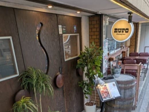思わず足を止めたくなる、魅力的な店先が目印です。