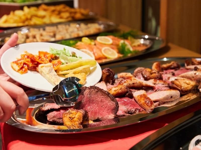 お料理はビュッフェスタイルで