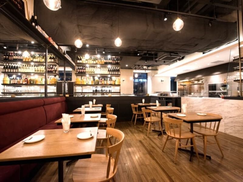 カジュアルな雰囲気で肩ひじ張らずにお楽しみいただけます。