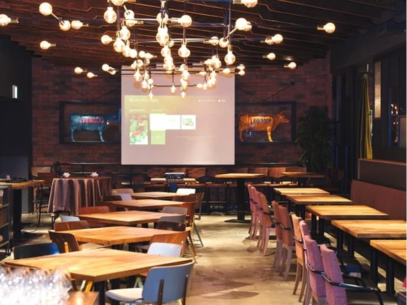 【会場】
プロジェクター&スクリーン、マイク、店内BGMで最高の演出をいたします。