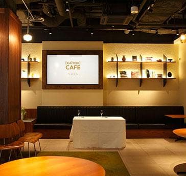 店内には大きなスクリーンが２つあるので、どこにいても映像を見る事が出来る☆