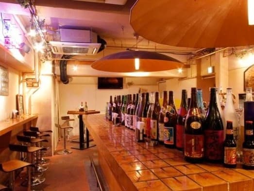 豊富なドリンクとともに、当店自慢の生ハムを心ゆくまで。