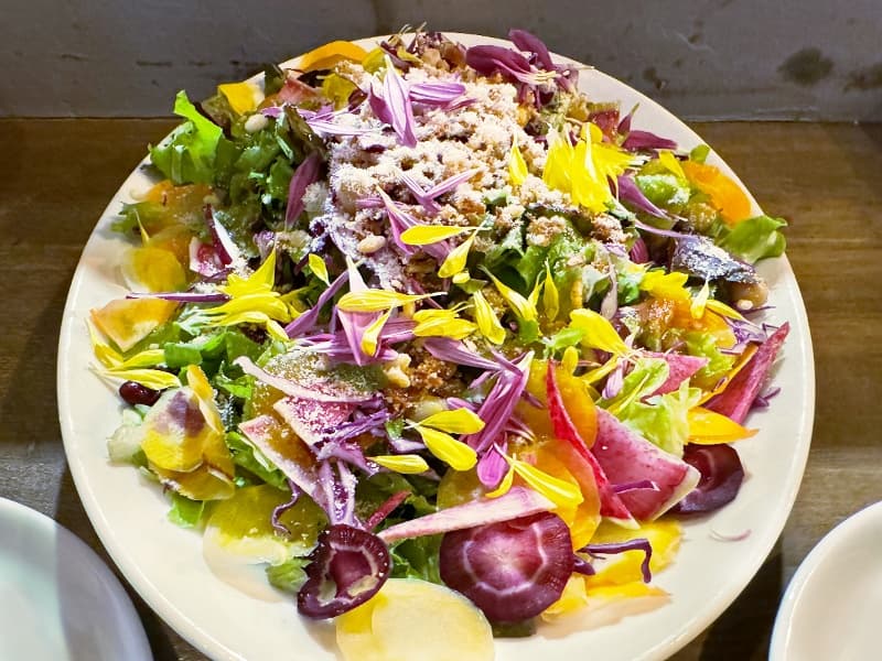 ☆… パーティー料理 …☆
季節ごとの旬な素材にこだわった、彩り豊かなパーティー料理をビュッフェ形式でご用意いたします。