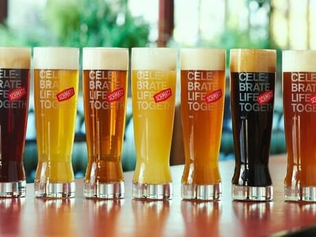 本場ドイツの「ビール純粋令」に基づいた"麦芽・ホップ・水・酵母"から醸造する独自のビールをご提供
