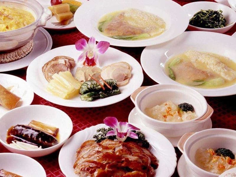 【期間限定￥10,000】飲み放題付 納涼コース
この時期だけの特別コース。北京ダックの名店、全聚徳ならではの本格中華を堪能できる全７品。
※ご要望などございましたらご遠慮なくご相談下さいませ。