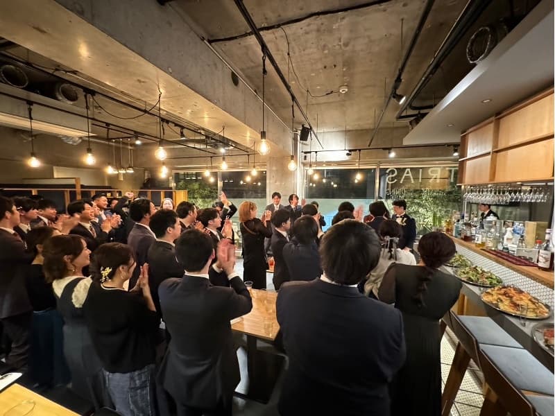 ☆… パーティー風景 …☆
ウエディング、2次会、企業パーティー、飲食がある同窓会や謝恩会、歓送迎会にもご利用頂いております。