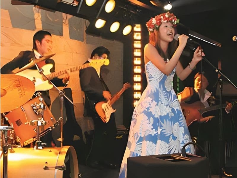 バンド演奏可能！
ドラムセットを含め楽器機材のレンタルもあるので手ぶらで2次会が可能！