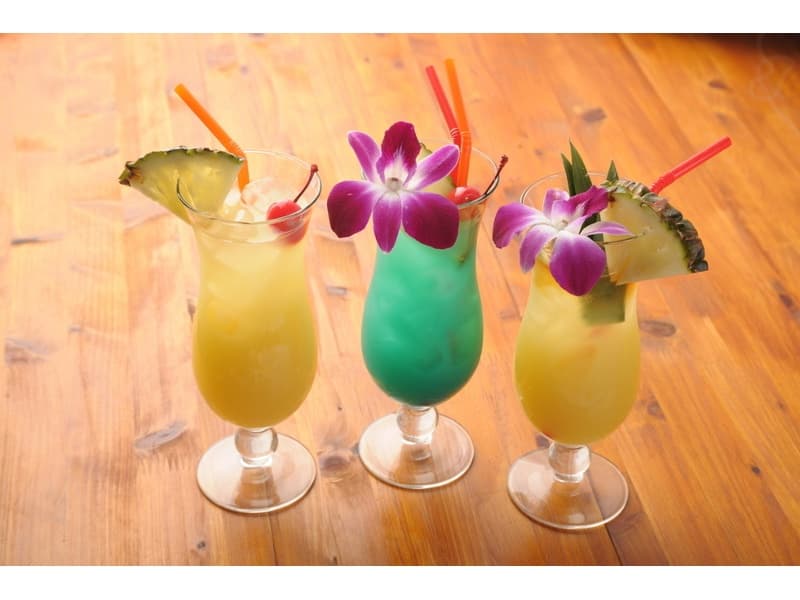 ハワイの雰囲気そのままに♪
アルコールからノンアルまで取り揃えております