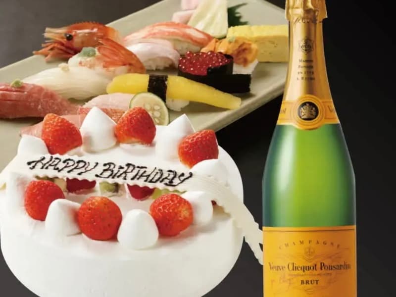 【無料】フード・ドリンク持ち込みOK！
フード・ドリンクの持ち込みは自由です。
誕生日の方にケーキを出したい！お気に入りの銘柄のお酒を振舞いたい！といったご要望にもフレキシブルに対応します。