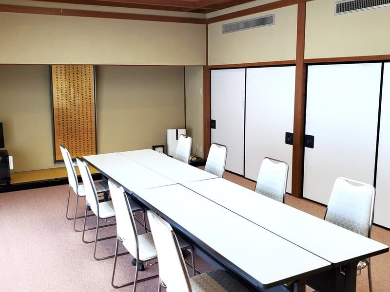 【会場】
飛鳥の間(洋スタイル)は最大12名様まで収容可能です。