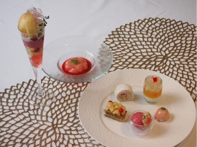 前菜からデザートまで、シェフの技が光る美食をご堪能。