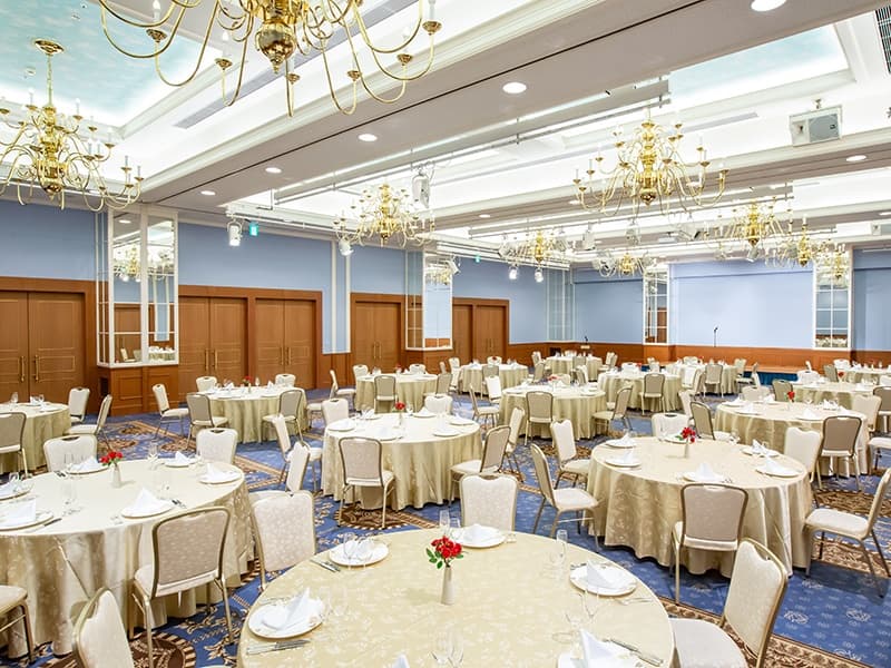 ■ケネディールーム
・面積（㎡）357.2
・天井高（m）5.0
＜会議・セミナー利用＞
・最大ご利用人数（人）
 スクール198
 シアター374
＜宴会・パーティ利用＞
・最大ご利用人数（人）
 会食200
 立食250
