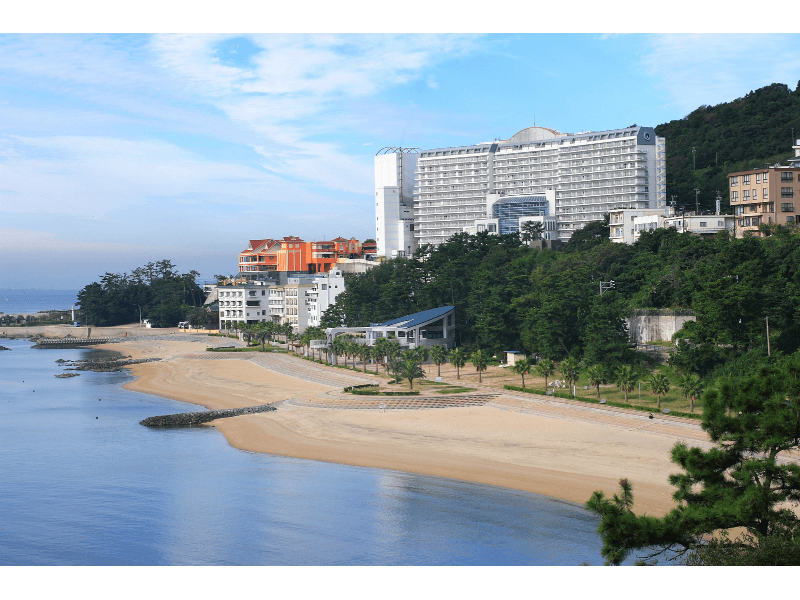 三河湾リゾートリンクス全景
ホテル近くの吉良ワイキキビーチまで徒歩分圏内です。吉良ワイキキビーチは、ハワイの観光局から公認をいただいております。夏には、花火大会やハワイアンフェスティバルが開催されます。