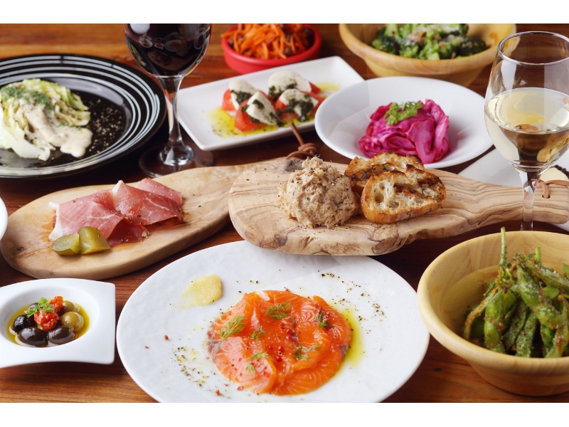 貸切ルームでお食事をお楽しみいただけるディナーコース料理ご用意ございます。