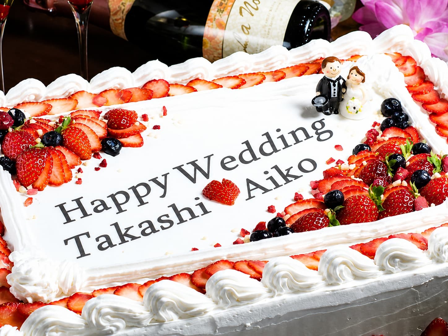 結婚式2次会では料理の提供だけでなく、BGMや照明演出もサポート可能!
ケーキもお気軽にご相談ください。