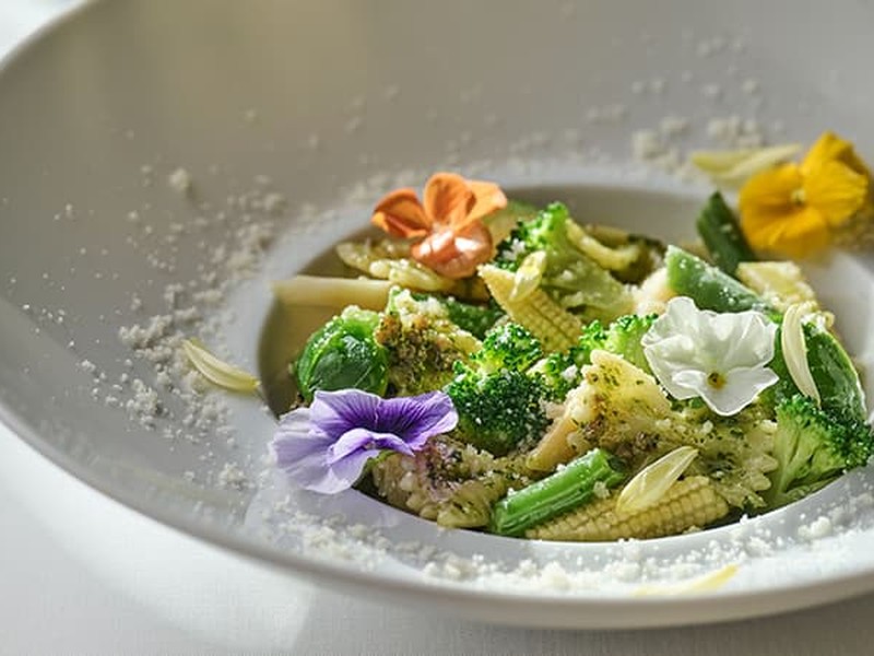 前菜・パスタ・肉料理のフリーフロー付きランチコース