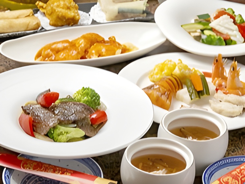 【お料理】
黒毛和牛・伊勢海老・北京ダックを味わう贅沢中華コース
