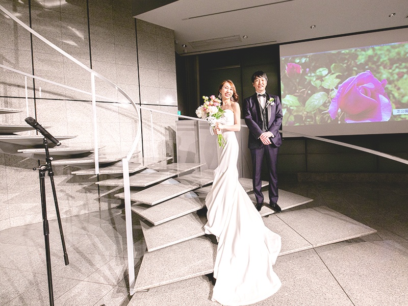 ★螺旋階段からの入場は演出効果◎★
2フロアをつなぐ螺旋階段は新郎新婦入場の演出効果◎
