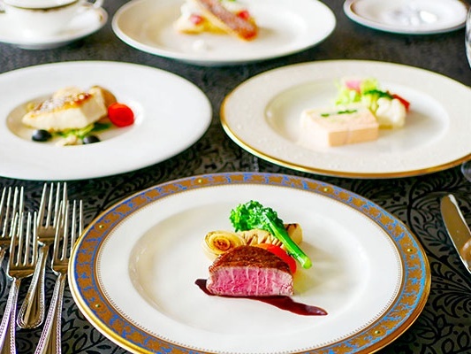 【結婚式二次会】
~アルコール&ソフトドリンク しっかり楽しめる~
バンケットパーティー洋食フルコースプラン