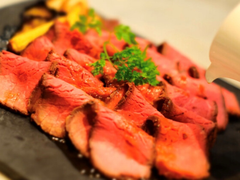 2時間飲み放題付き 15名様から貸切OK 贅沢パーティープラン 肉および魚のメイン料理をはじめ フライドポテト 生ハムとサラミ盛り合わせ マルゲリータなどを堪能できるプラン