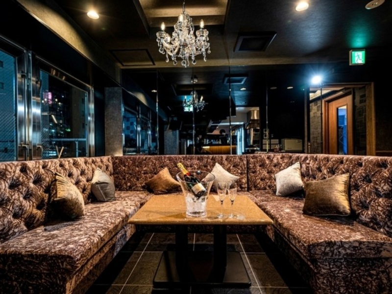 LUXURY BAR & KARAOKE PALACE SHIBUYA - バー & カラオケ パレス 渋谷駅前店の画像1枚目