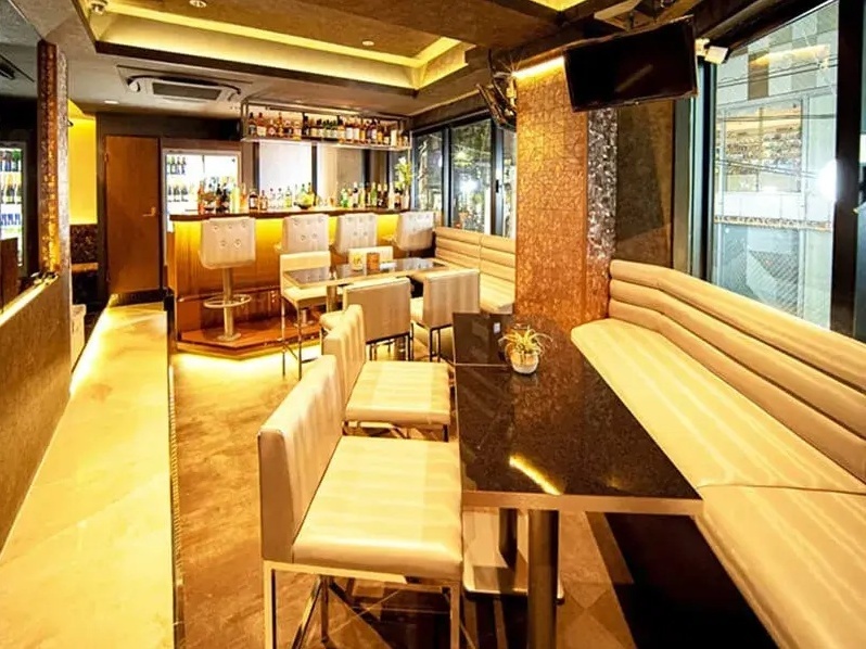 LIP BAR & DART EBISU - リップバー&ダーツ 恵比寿店の画像1枚目