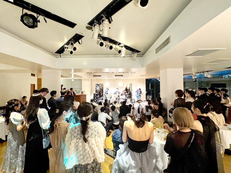 音楽好きの方、楽器演奏をされていた方など生演奏にこだわった演出が叶います。