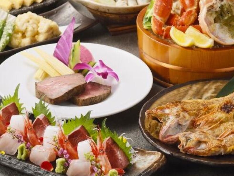 【冬の金沢を味わい尽くす贅沢7品】のど黒×旬のズワイ蟹×朝どれ鮮魚を華やかにまとめた上質海鮮|120分飲み放題付きコース