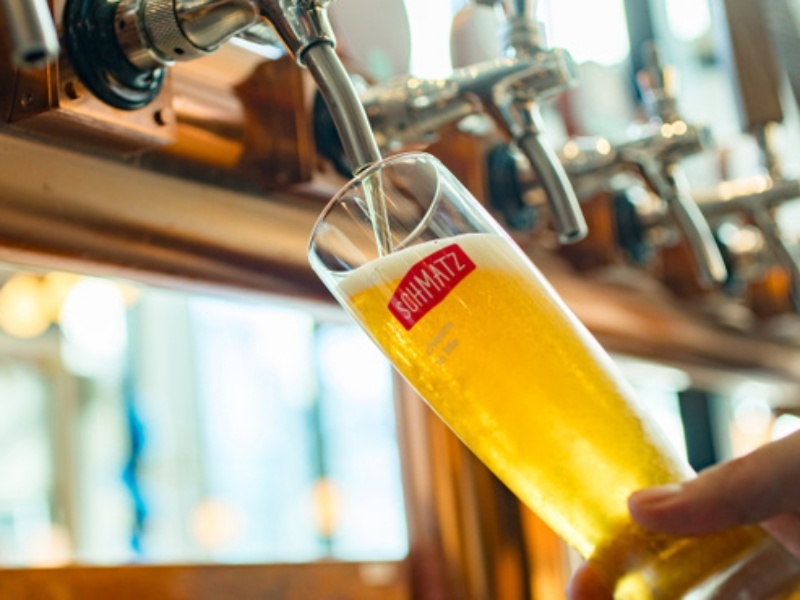 ビアテンダーが最適な状態で提供する本格ドイツビール。
クラフトビール全種類飲み放題や3時間飲み放題など、ビールを存分に楽しめるプランをご用意しています。