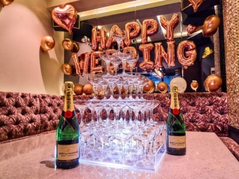 【結婚式二次会におすすめ】
3時間貸切パーティー!特製ローストビーフ&軽食・飲み放題プラン|無料10大特典・メッセージデザートプレート付