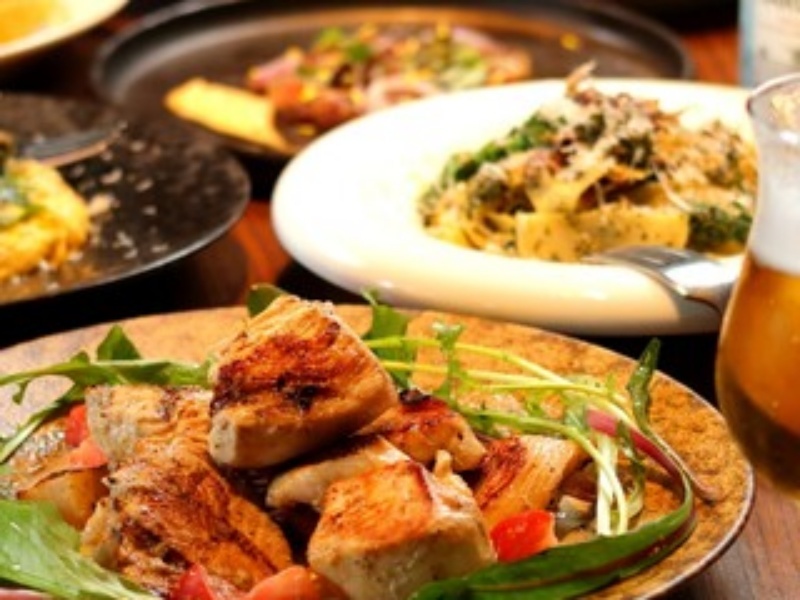 【カジュアルに楽しむ】シュプレームソースのチキングリルに前菜盛合も楽しむ ※飲み放題付プラン