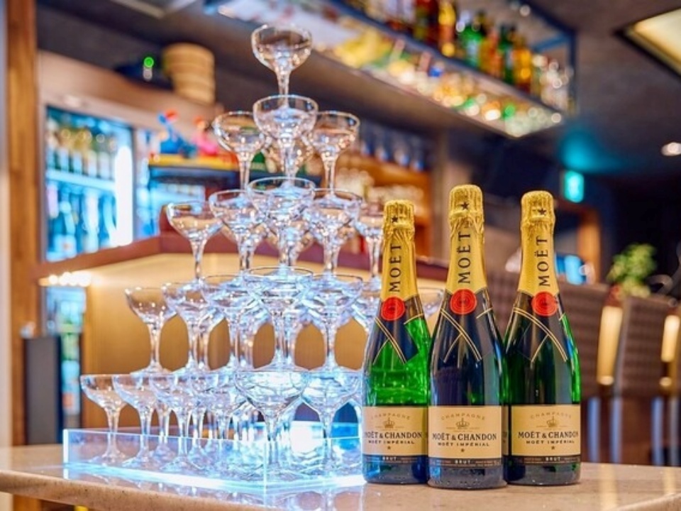 【結婚式二次会におすすめ】
3時間貸切パーティー!シェフ特製牛ハラミステーキ&特製ビュッフェ・飲み放題プラン