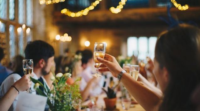 披露宴から結婚式二次会までの平均時間と実際のタイムスケジュール例 二次会ベストサーチlabo