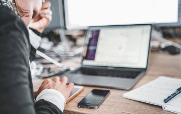 結婚式二次会の幹事はめんどくさい 効率化テクと幹事代行を紹介 二次会ベストサーチlabo