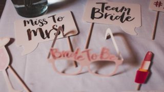 結婚式二次会にはチェキ 真似したい飾り方 撮影の流れやコツをチェック 二次会ベストサーチマガジン