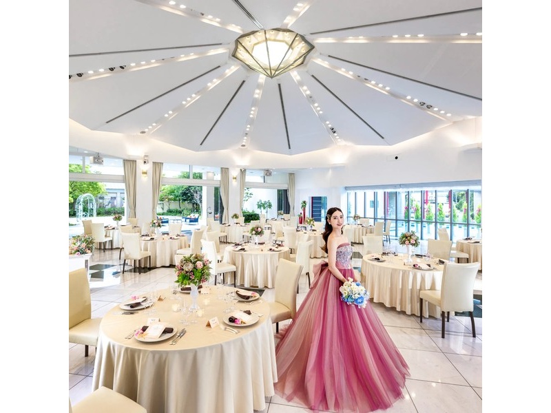 メゾン・ド・フォンテーヌは、豊かな緑と恵みの泉をテーマにした
太陽の光あふれるモダンな邸宅です。